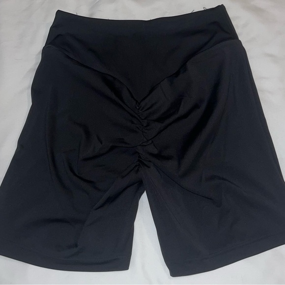 GYMSHARK Black Scrunch Short Ruched Booty NWOT - Picture 2 of 4